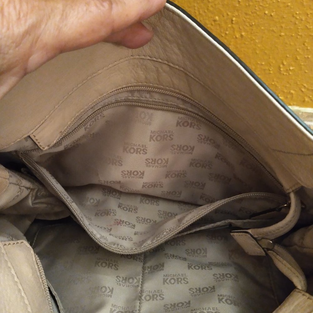 Purse - Picture 3 of 3
